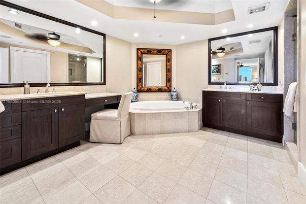 Bathroom, Dual Sink Vanities, Interior, Recessed Lighting