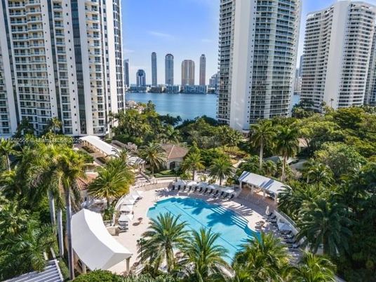 Water, Exterior, Pool, Other, Skyline