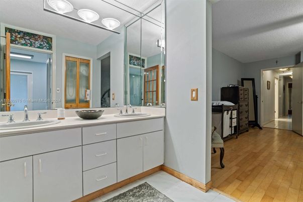 Bathroom, Dual Sink Vanities, Interior, Wood Texture Flooring