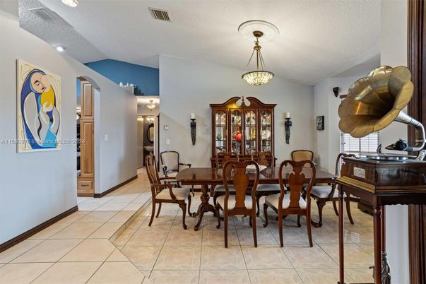 Dining room, Interior