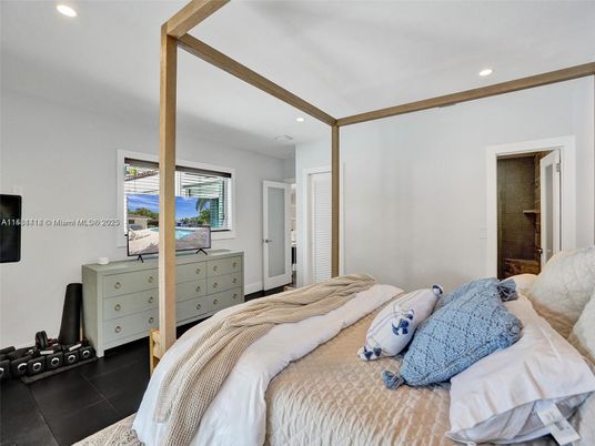 Bedroom, Interior, Recessed Lighting, Water