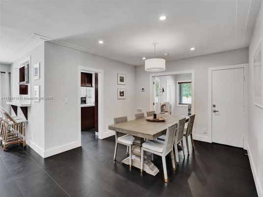 Dining room, Interior, Pendant Lights, Recessed Lighting