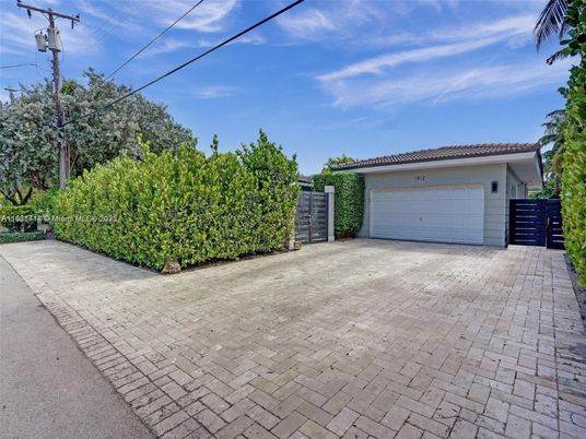 Detached Garage, Exterior