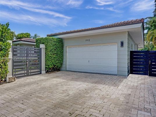 Detached Garage, Exterior
