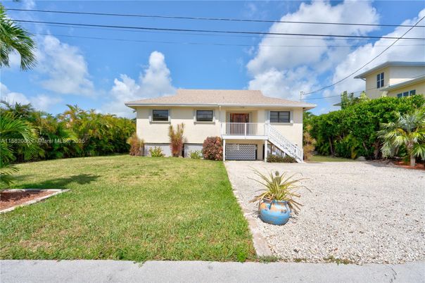 Backyard, Exterior, Facade, Ranch