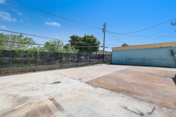 Detached Garage, Exterior