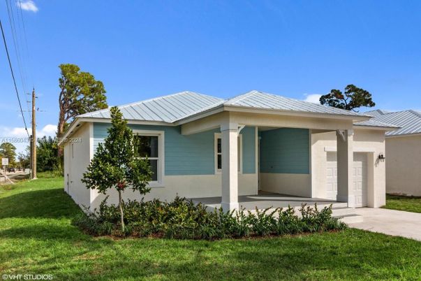 Attached, Exterior, Facade, Ranch