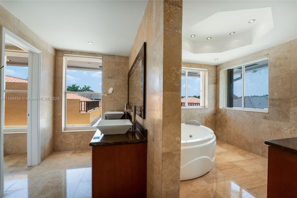 Bathroom, Interior, Recessed Lighting