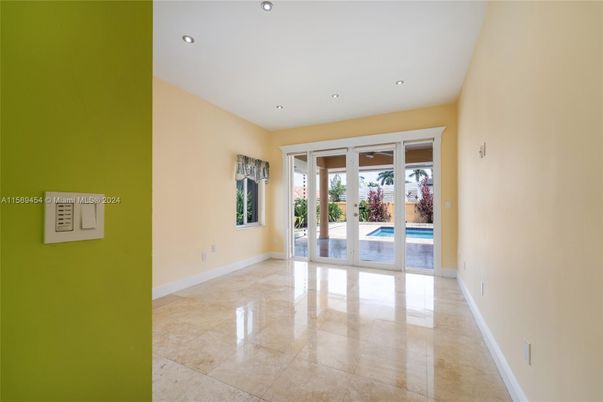Empty room, Interior, Recessed Lighting