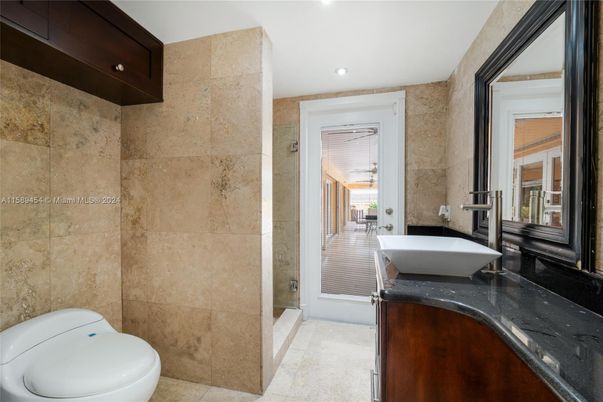 Bathroom, Interior, Recessed Lighting