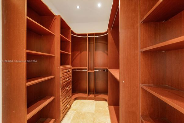 Interior, Recessed Lighting, Walk-in Closets