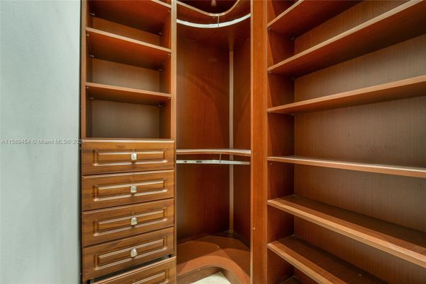 Interior, Walk-in Closets