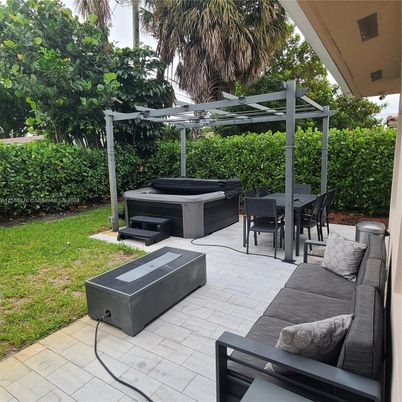 Exterior, Hot Tub