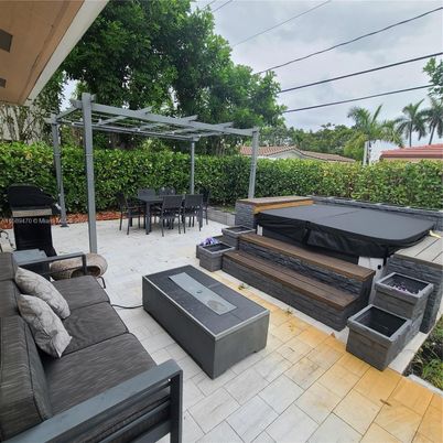 Exterior, Hot Tub