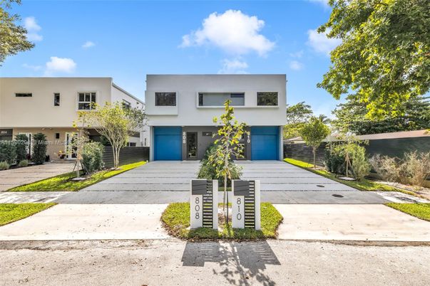 Attached, Exterior, Facade, Modern