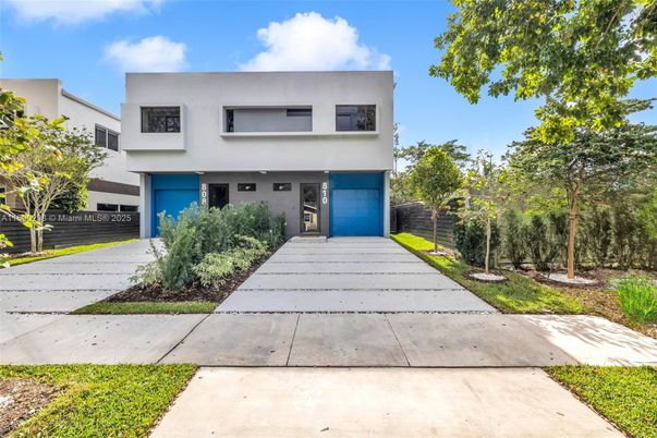 Attached, Exterior, Facade, Modern