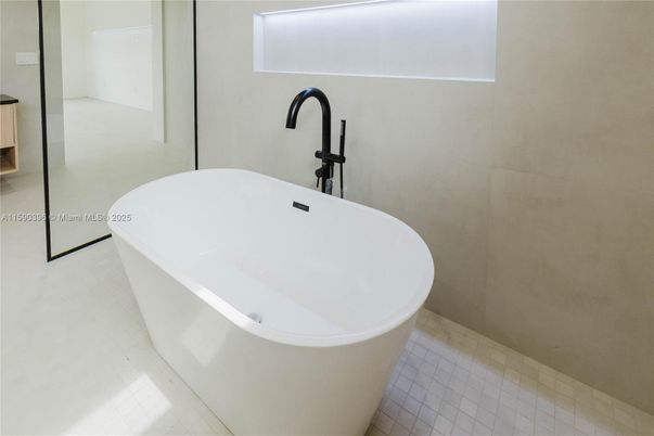 Bathroom, Free Standing Baths, Interior