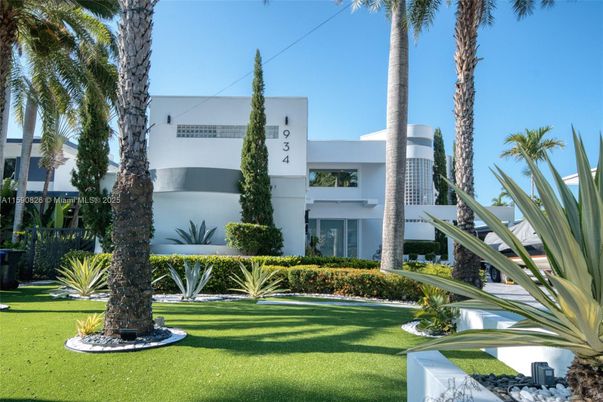 Backyard, Exterior, Facade, Modern