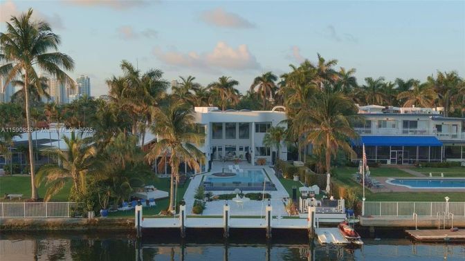 Exterior, Lake, Pool