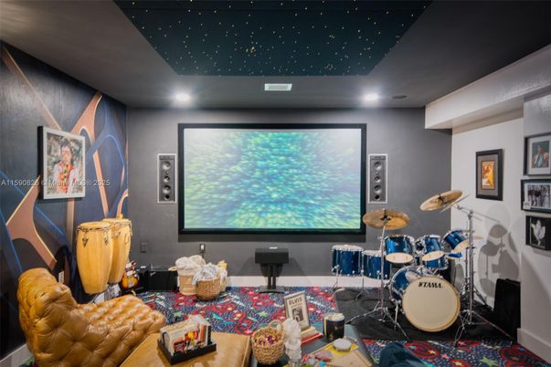 Interior, Projection Screen, Recessed Lighting, Theatre Room