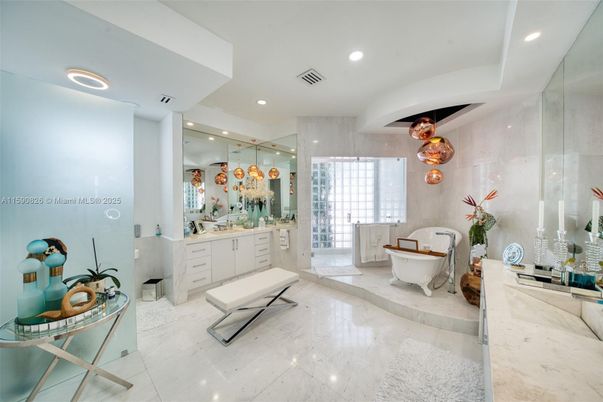 Bathroom, Dual Sink Vanities, Free Standing Baths, Interior, Recessed Lighting