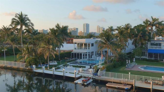 Exterior, Lake