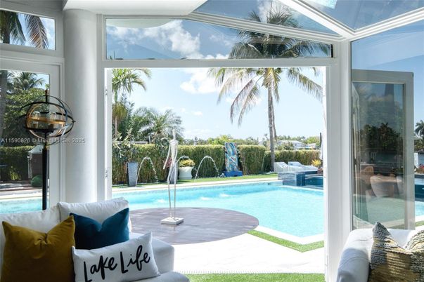 Interior, Pool, Sun Room