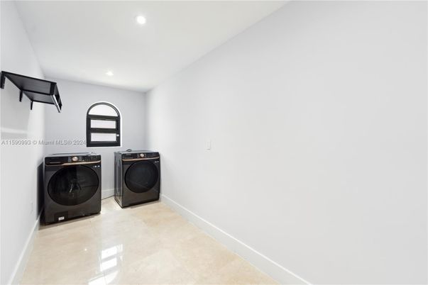 Interior, Recessed Lighting, Washer