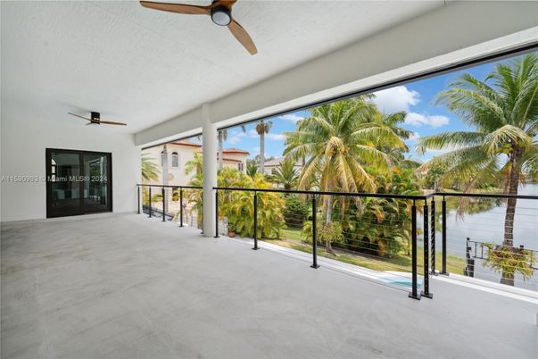 Interior, Sun Room, Water