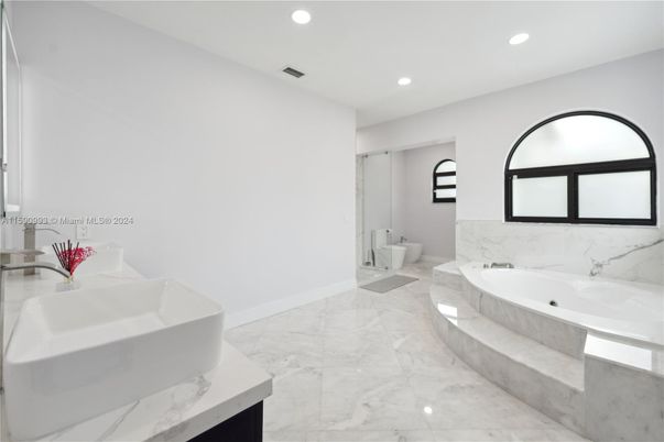 Bathroom, Interior, Marble, Marble Walls, Recessed Lighting