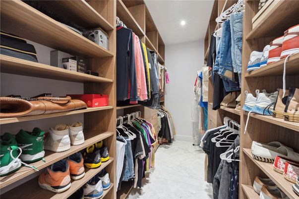 Interior, Walk-in Closets