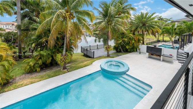 Exterior, Pool, Water