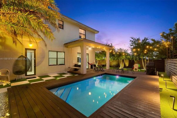 Exterior, Pool