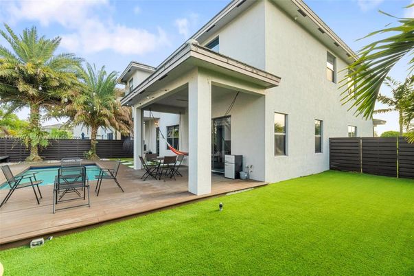 Backyard, Exterior, Pool