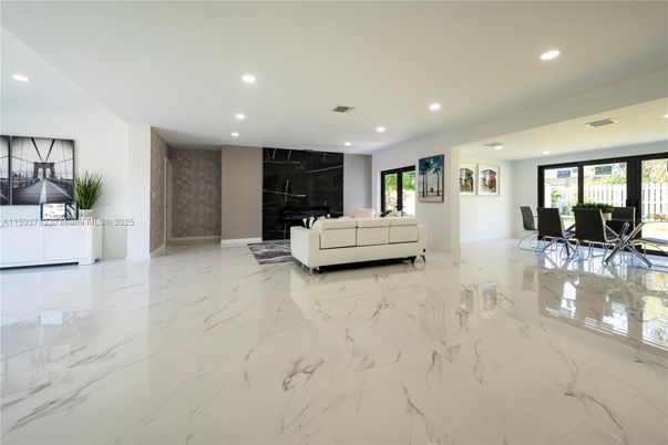 Dining room, Interior, Living room, Marble, Recessed Lighting