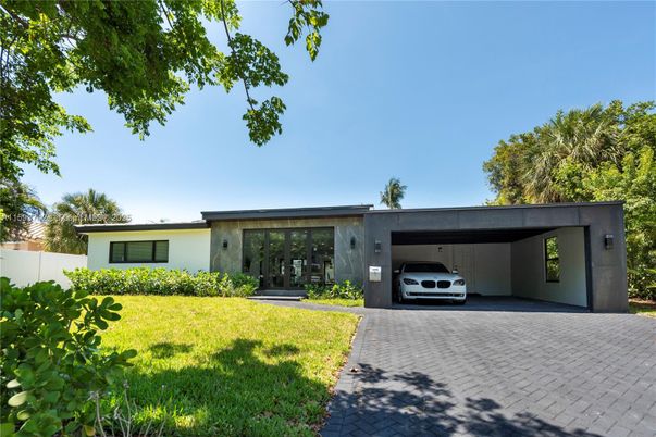 Attached, Backyard, Exterior, Facade, Modern
