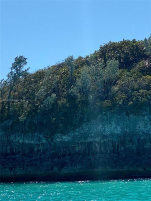 Exterior, Lake