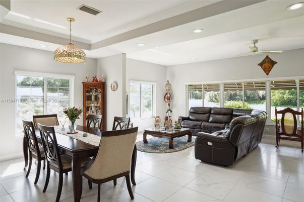 Dining room, Interior, Living room, Marble, Pendant Lights, Recessed Lighting