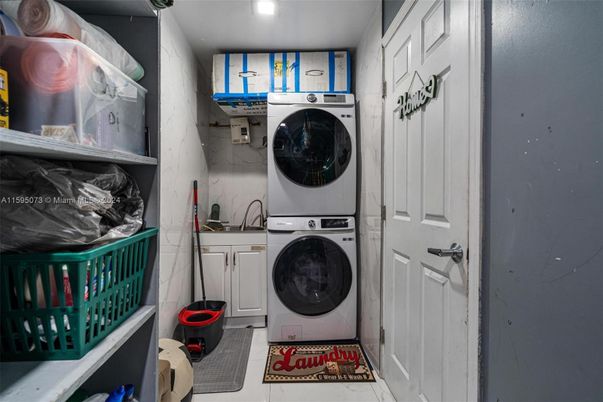 Interior, Recessed Lighting, Utility Closets, Washer