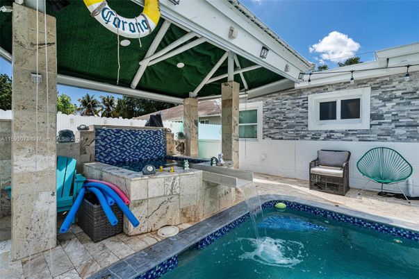 Exterior, Pool