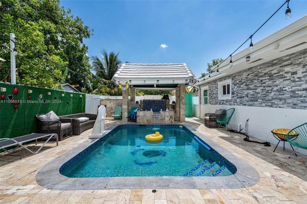Exterior, Pool