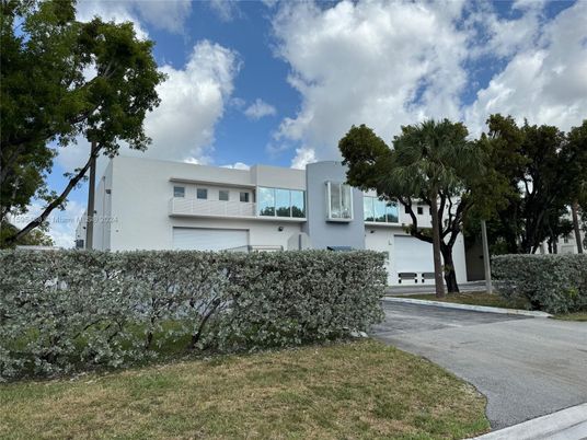 Attached, Exterior, Facade, Modern