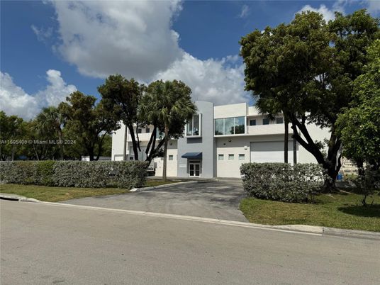 Attached, Exterior, Facade, Modern