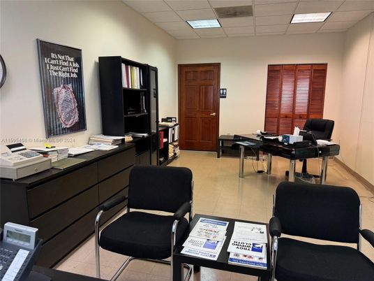 Home Office, Interior