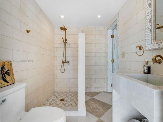Bathroom, Interior, Recessed Lighting