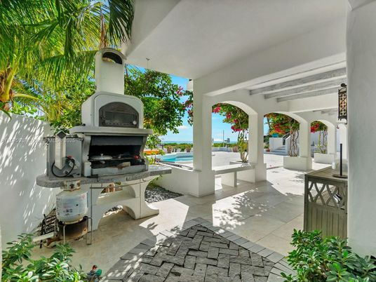 Exterior, Fireplace, Water