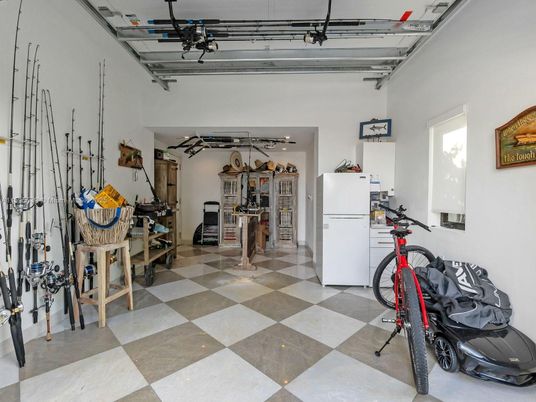 Garage, Interior