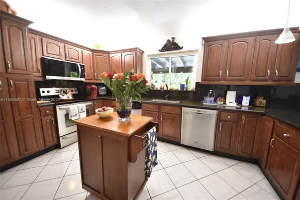 Interior, Kitchen, Pendant Lights, Stainless Steel Appliances