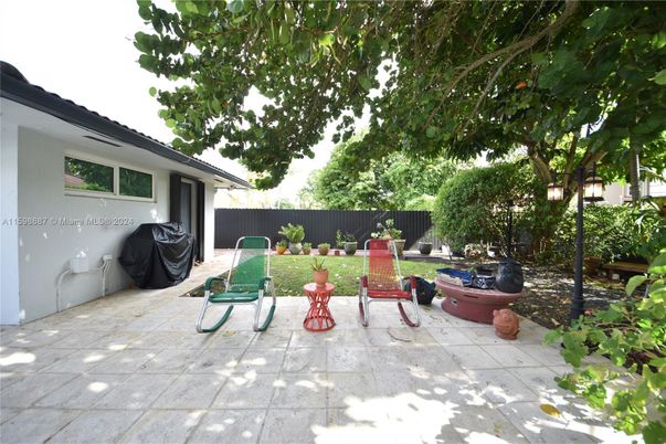 Backyard, Exterior