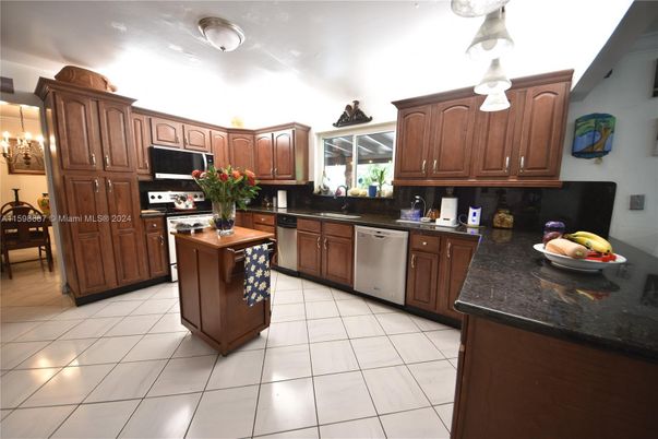 Dining room, Interior, Kitchen, Stainless Steel Appliances